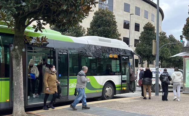 Los pensionistas de Llodio piden un autobús directo al hospital de Galdakao