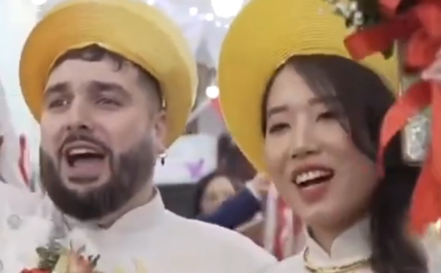 El aficionado del Athletic que celebra su boda en Vietnam con el himno a todo volumen