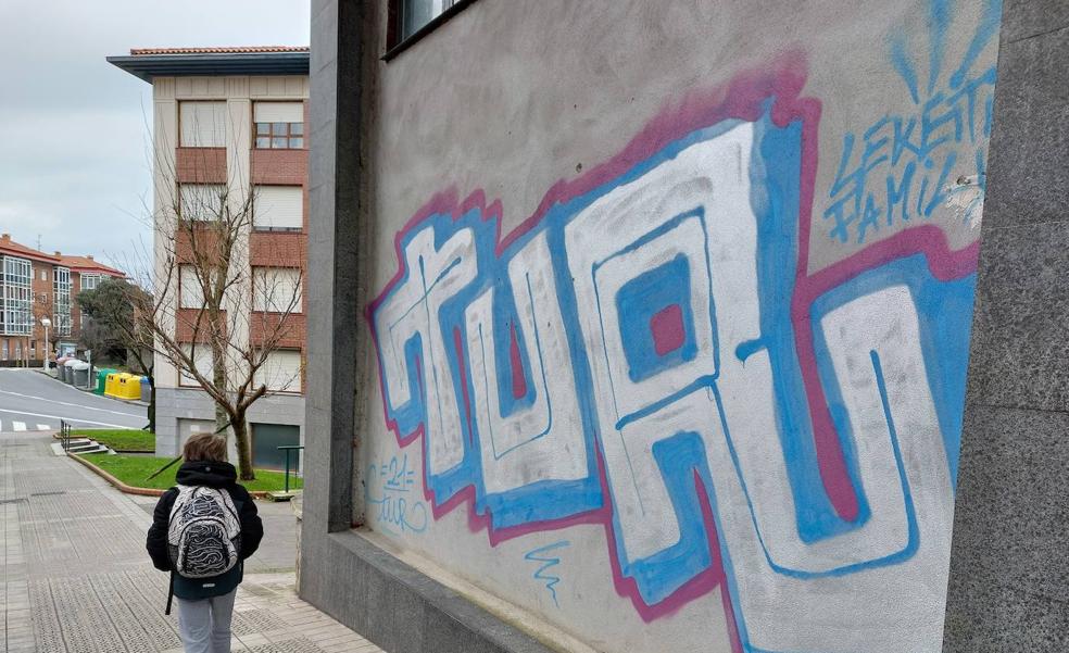 Lekeitio declara la guerra a los grafitis