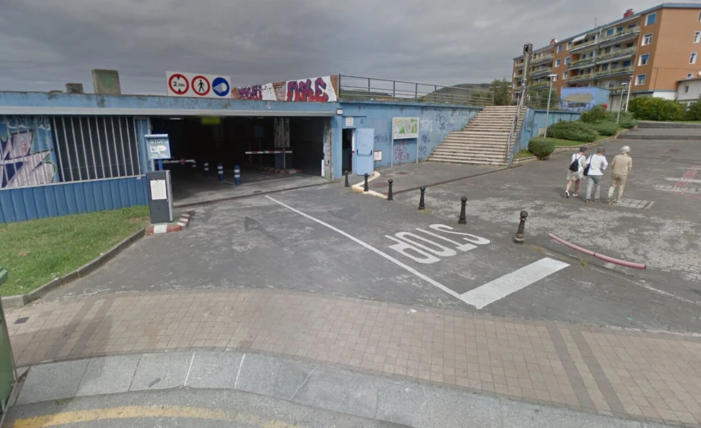 Plentzia quiere reabrir los locales del parking de la playa tras dos años clausurados