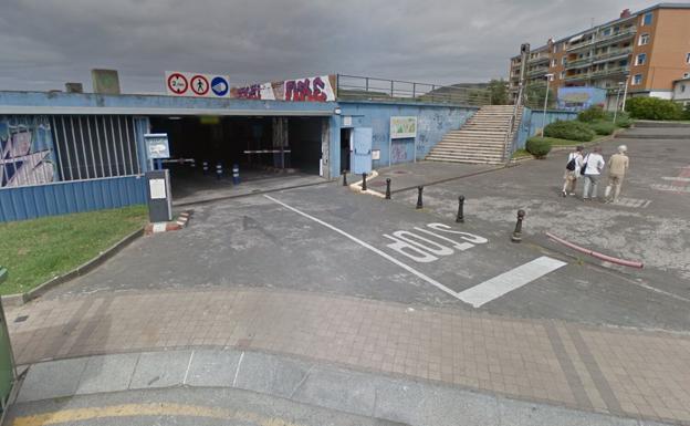 Plentzia quiere reabrir los locales del parking de la playa tras dos años clausurados