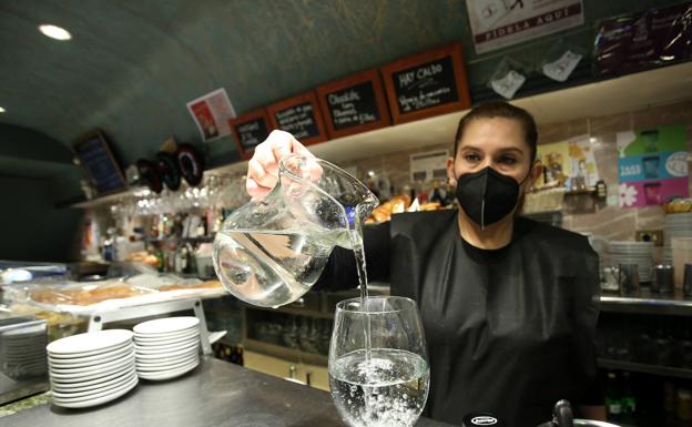 Bilbao eliminará las botellas de agua de todos los edificios municipales para reducir el uso del plástico