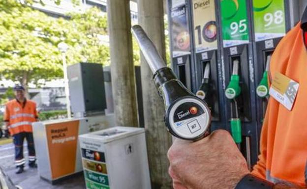 Repsol y Cepsa advierten de una inminente subida en el precio de la gasolina y diésel