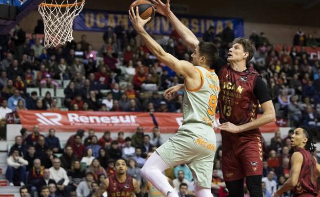 Howard participa en la sesión de tiro previa al partido de Milán