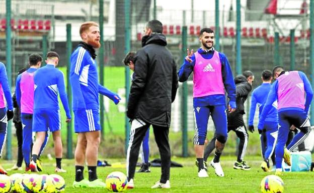 David Vicente está listo para debutar como rojillo tras incorporarse el martes al equipo