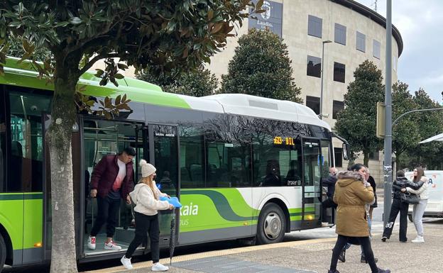 Los plenos de Ayala se unen a la petición de un autobús directo al hospital de Galdakao