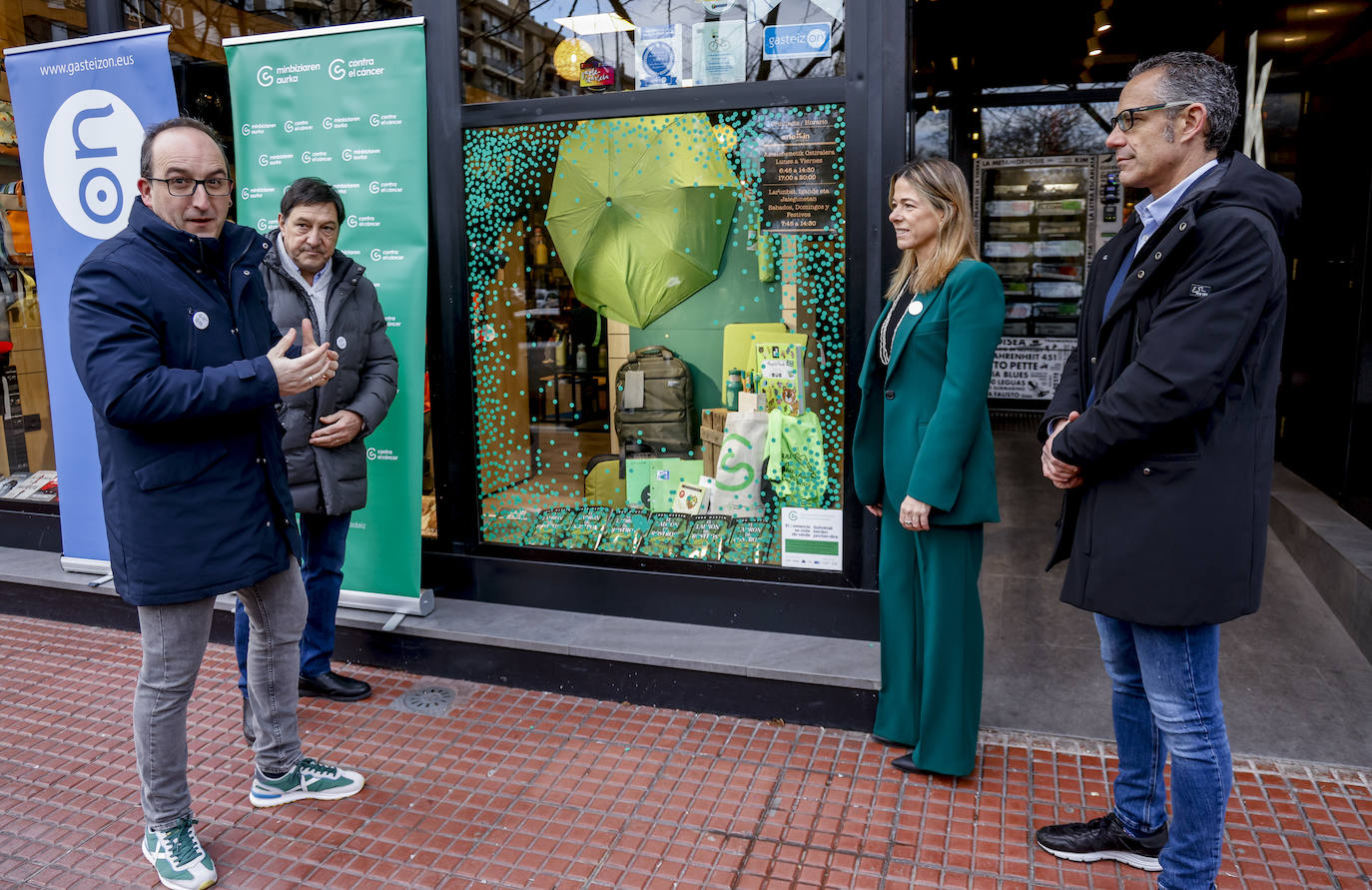 150 comercios, bares y restaurantes de Vitoria se alían contra el cáncer