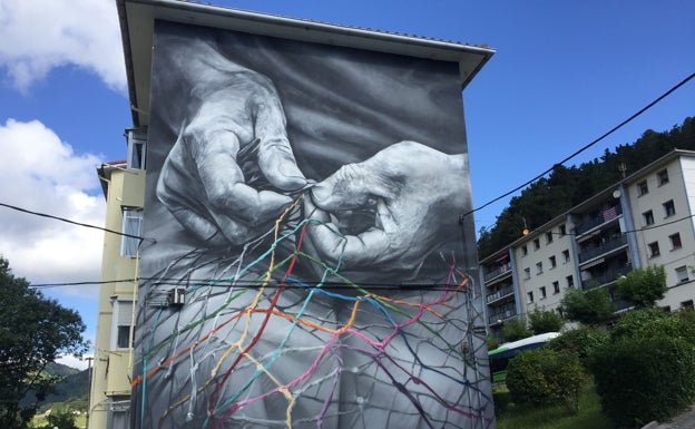 El mural de las rederas de Ondarroa queda entre los tres mejores del mundo