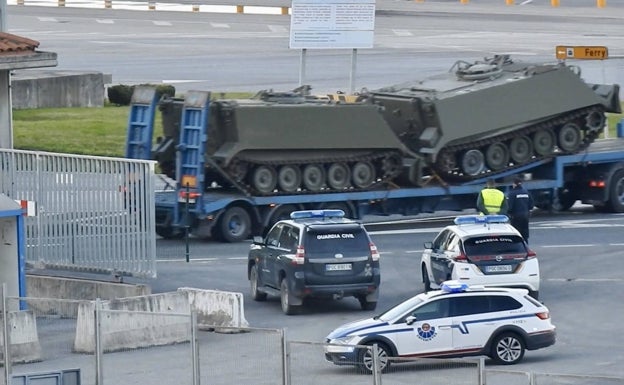 Los blindados que Defensa enviará a Ucrania están ya en el Puerto de Bilbao