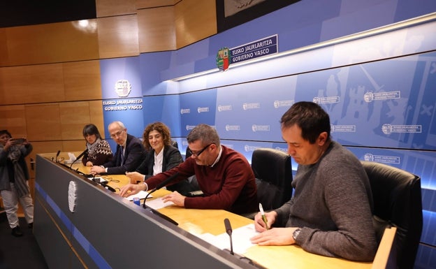 LAB, UGT y CC OO cierran con su firma el conflicto del Metal en Bizkaia