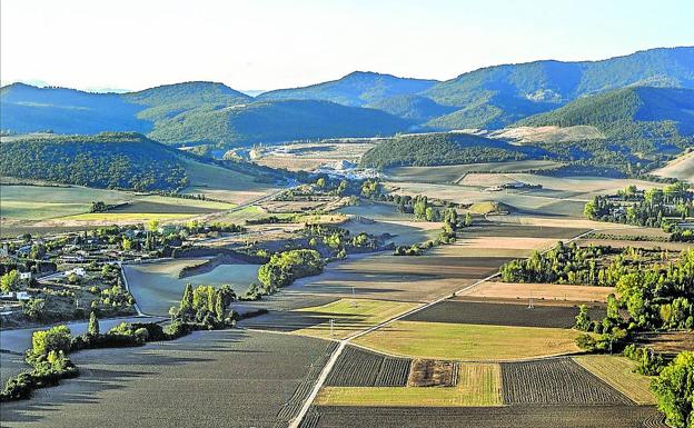 Tapia defiende la «protección adecuada» de los Montes de Vitoria