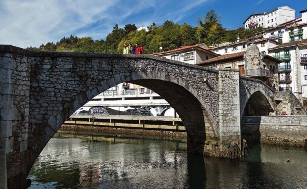 Ibilaldiaren bideoklipa grabatuko dute igandean Ondarroako zubi zaharrean