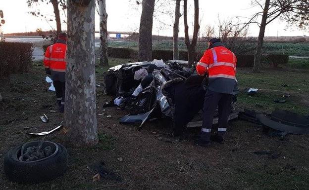 Dos fallecidos y un herido de gravedad en un accidente de tráfico en Navarra