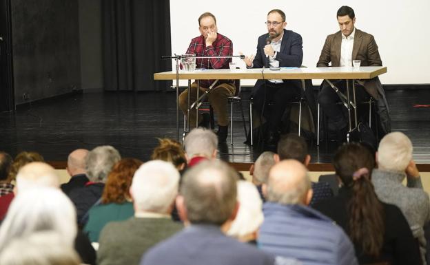 Los vecinos de Arana rechazan el centro de refugiados pese a las explicaciones del Gobierno