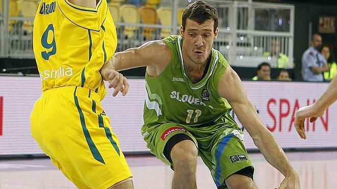 Dragic: «La FIBA debería hacer algo tras lo visto en el Australia-Angola»