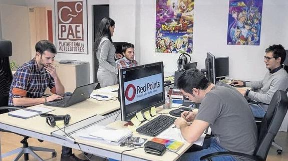 Expertos en buscar y destruir todo rastro de piratería