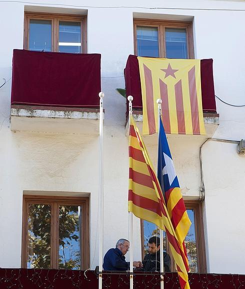 La Junta Electoral ordena retirar las esteladas de los edificios públicos