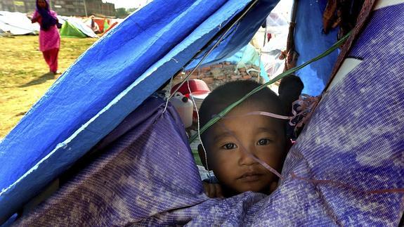 Las ONG alertan del reto de atender a los niños afectados por los terremotos de Nepal