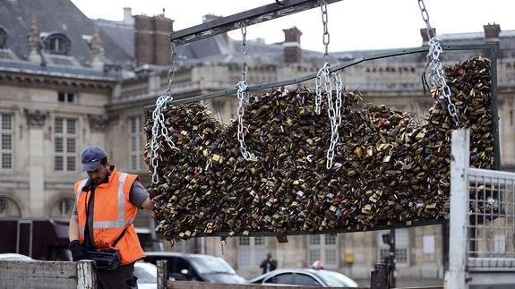 El Puente de las Artes de París se libera de los candados de amor