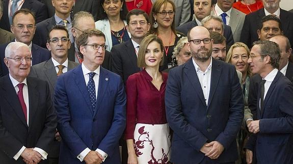 La reina Letizia reconoce en Santiago a quienes enseñan español y lo difunden por el mundo