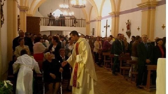 Ocho pueblos de Cuenca se movilizan para que su párroco no sea trasladado