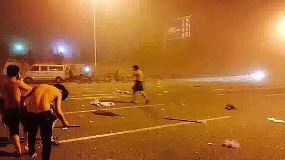 Al menos 17 muertos tras una enorme explosión en Tianjin, al norte de China
