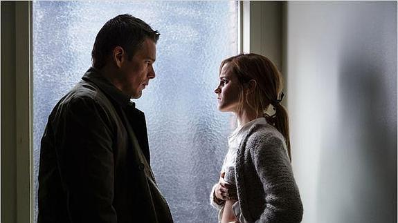 Llega a los cines 'Regresión', lo último de Amenábar con Ethan Hawke y Emma Watson