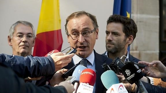 Alonso reprende a Montoro: «En política hay que mantener el tipo siempre, no desahogarse»