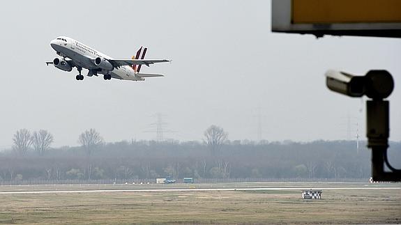 Una bomba de la Segunda Guerra Mundial paraliza el aeropuerto de Dusseldorf durante una hora