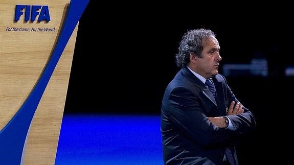 Platini se aferra al TAS para salvar su carrera