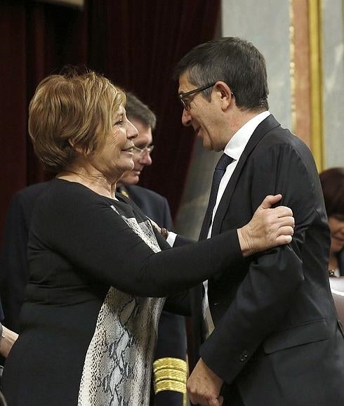 Celia Villalobos afirma que el coche oficial «es un instrumento más de trabajo»