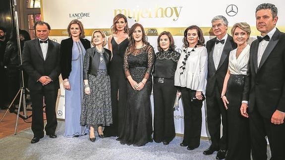 Elegancia y compromiso en los premios Mujerhoy