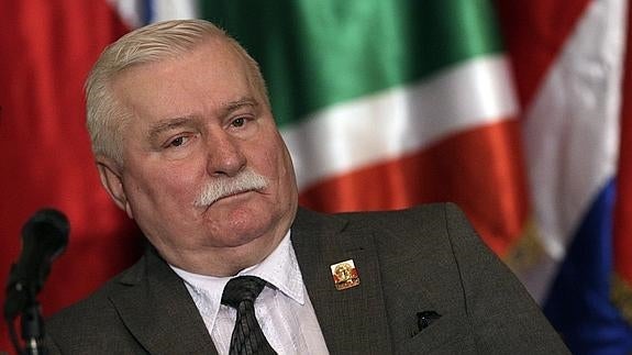 Walesa reconoce un «error», pero niega haber sido espía comunista