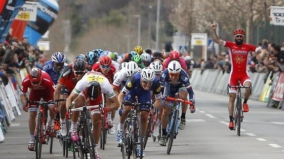 Bouhanni vuelve a ser el más rápido de la Volta