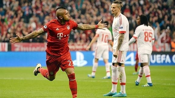 Vidal acerca al Bayern a semifinales