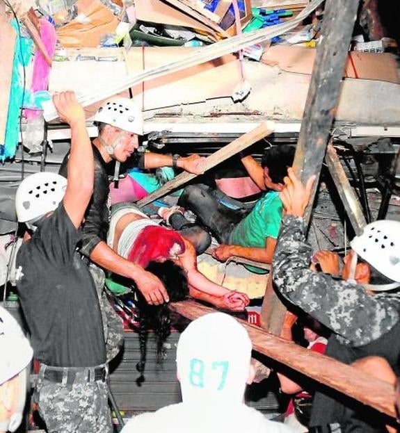 El terremoto de Ecuador deja 376 muertos y 2.068 heridos