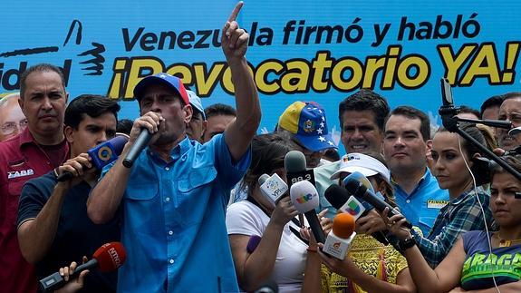 La oposición venezolana se moviliza en pleno estado de excepción