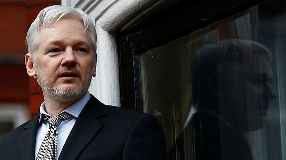 Suecia mantiene la orden de detención europea contra Assange