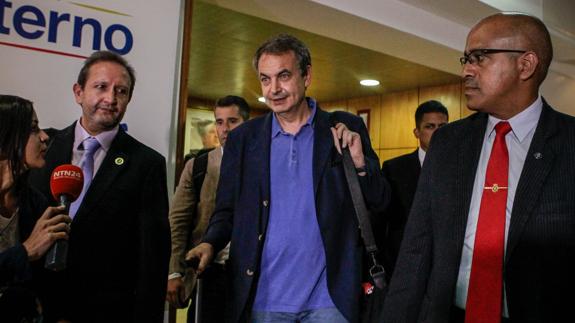 Zapatero se reúne en Caracas con representantes de la opositora MUD