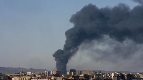 Controlado el incendio de la fábrica de reciclado de Guadalajara