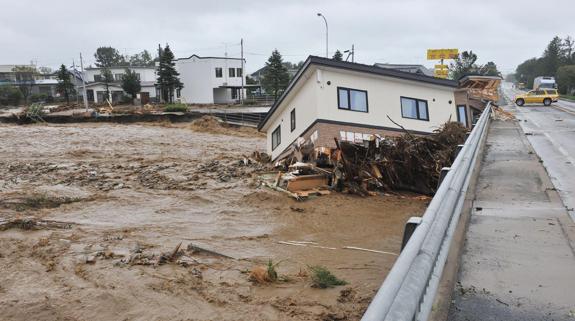 Mueren 9 ancianos en una residencia inundada por el tifón al norte de Japón