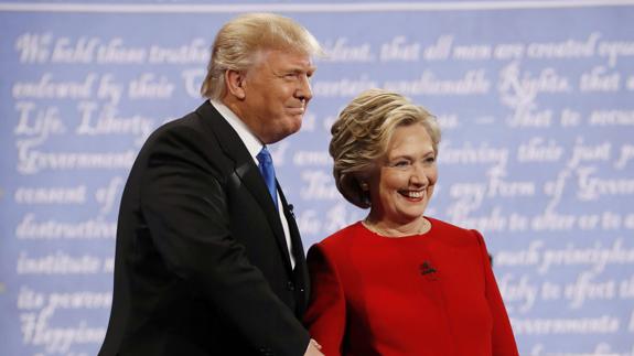 Clinton, serena y bien preparada, sortea a Trump en el primer debate