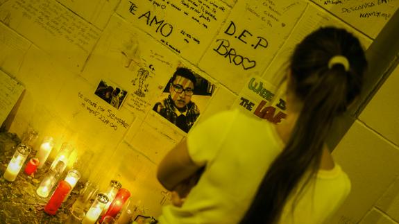 Con los machetes en alto