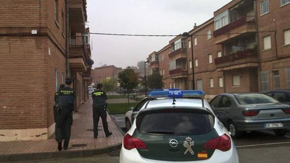 Hallan a un guardia civil y a su esposa muertos por arma de fuego en su casa en Salamanca