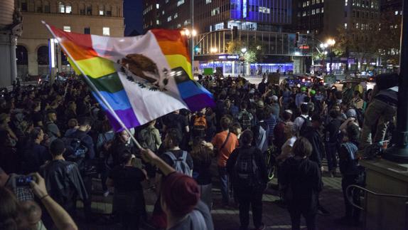 Miles de personas protestan en EE UU para gritar que Trump no es su presidente