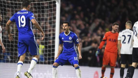 El Chelsea remonta al Tottenham con un gol de Pedro