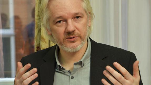 Assange pide al Reino Unido y Suecia que «restablezcan» su libertad