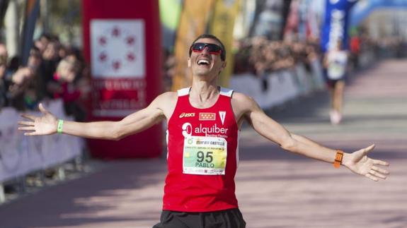 Pablo Villalobos y Clara Simal, campeones de España de maratón 2017