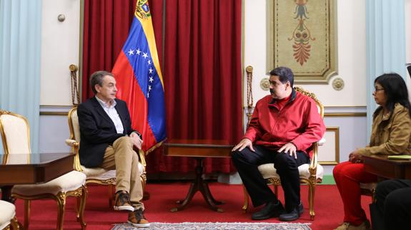 Zapatero y Maduro estudian vías para consolidar el diálogo en Venezuela