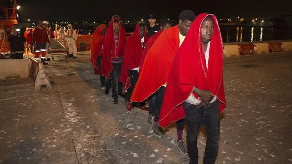 Siete de los 58 inmigrantes llegados a Motril dicen ser menores a la espera de confirmación